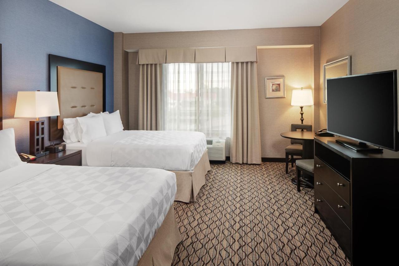 Holiday Inn Detroit Metro Airport By Ihg Romulus Exterior photo
