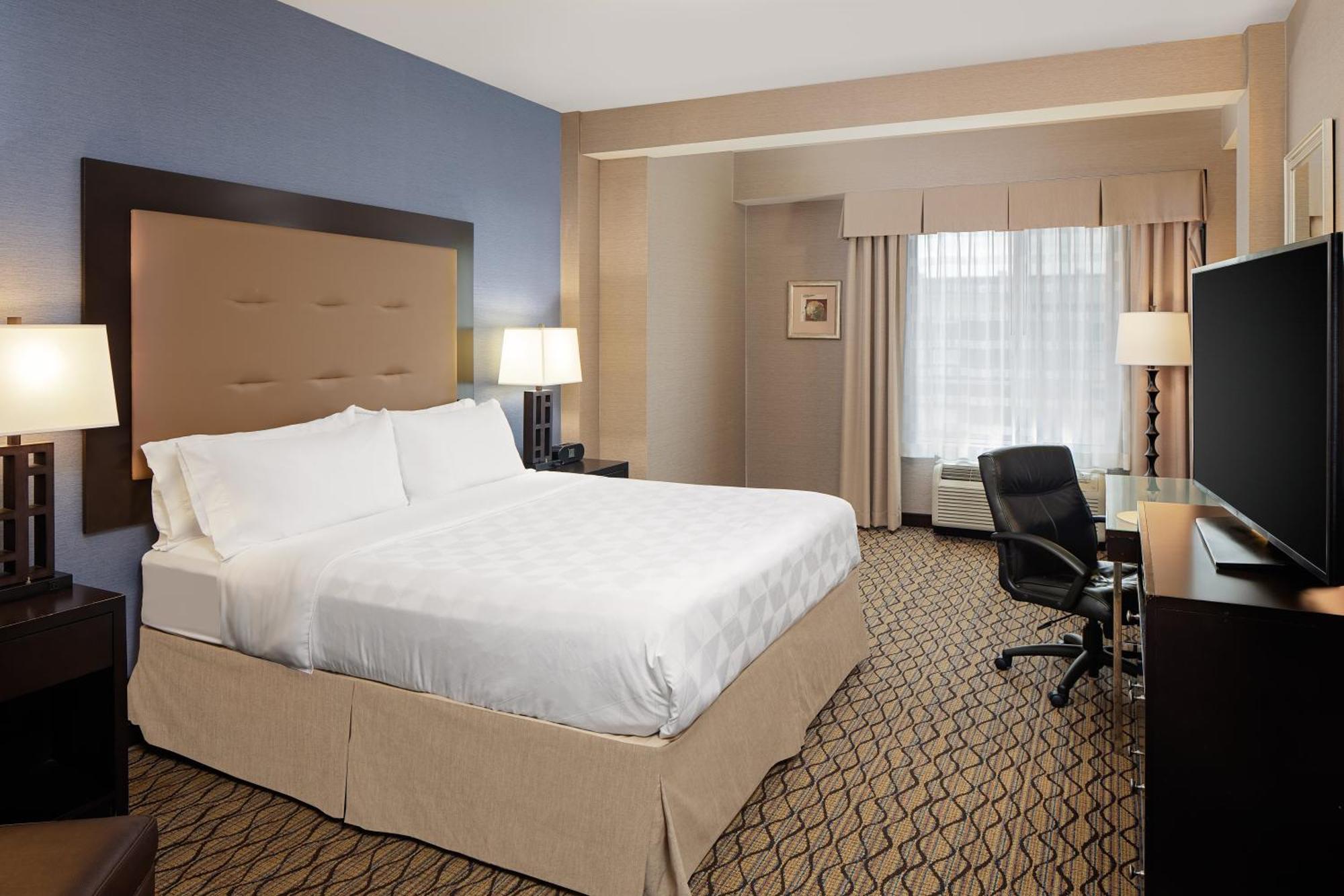 Holiday Inn Detroit Metro Airport By Ihg Romulus Exterior photo