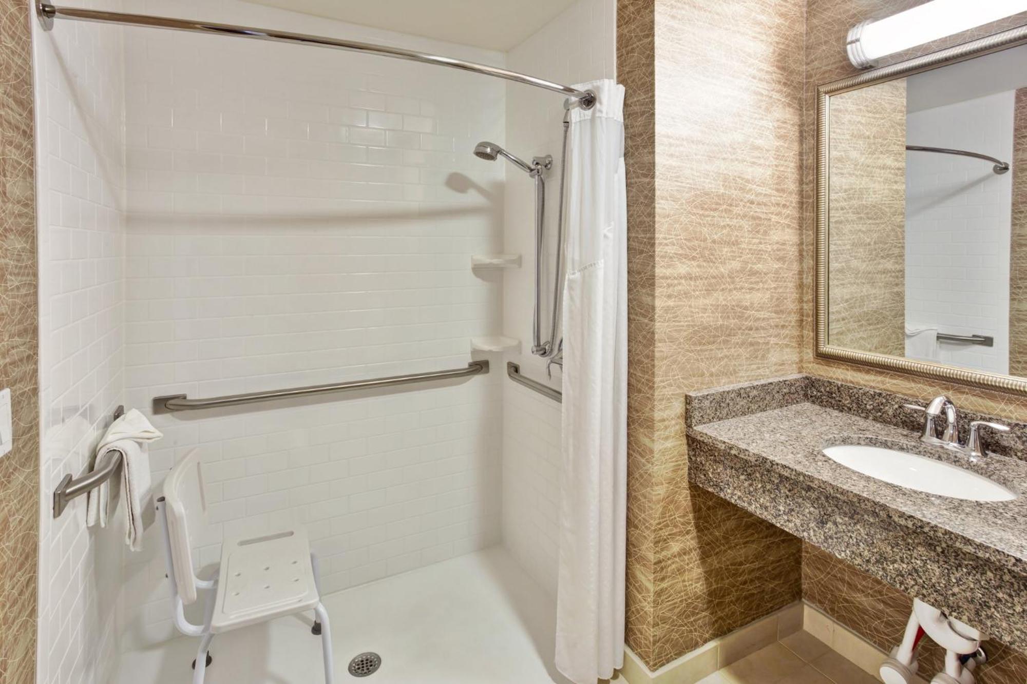 Holiday Inn Detroit Metro Airport By Ihg Romulus Exterior photo