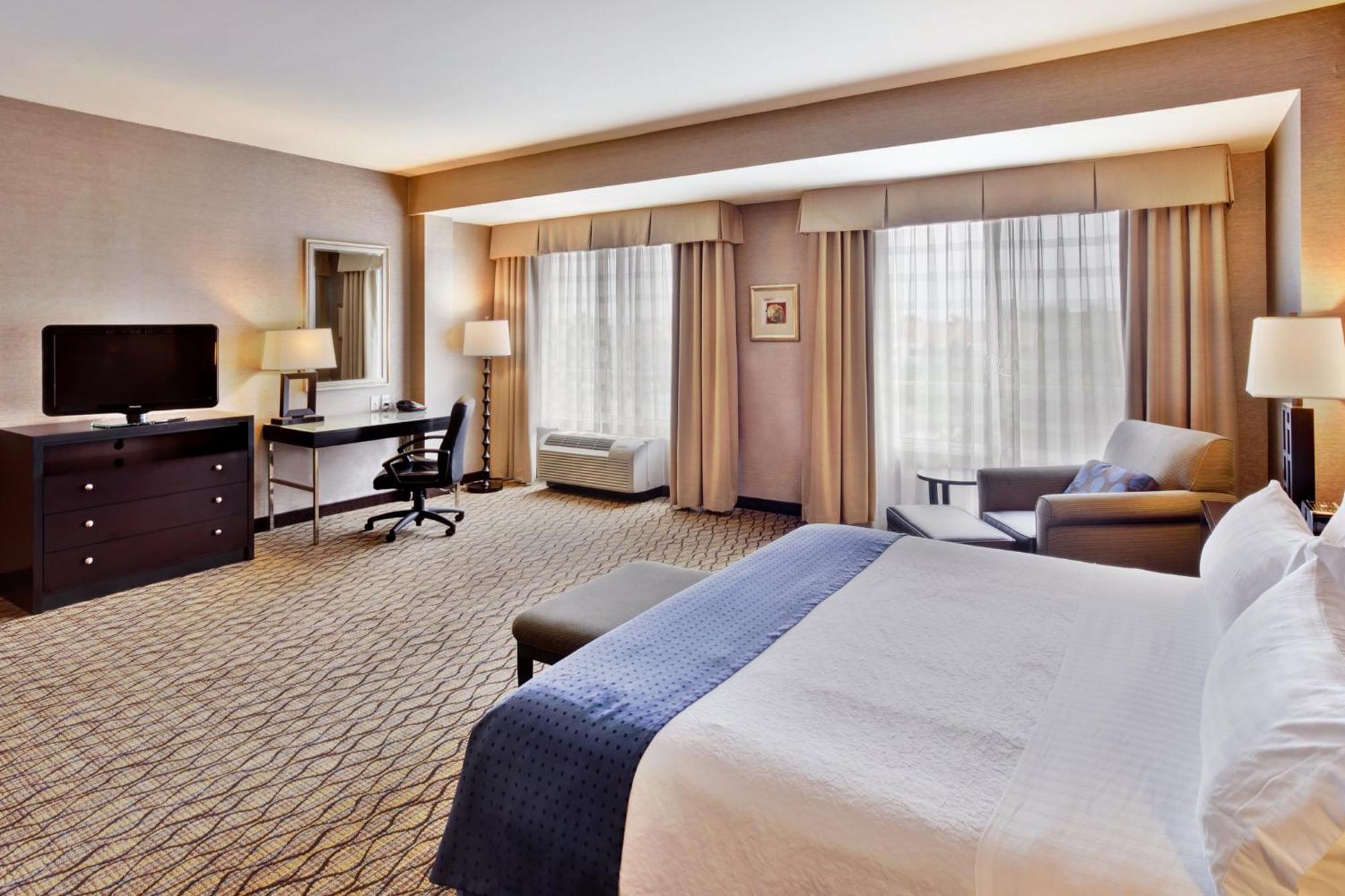 Holiday Inn Detroit Metro Airport By Ihg Romulus Exterior photo