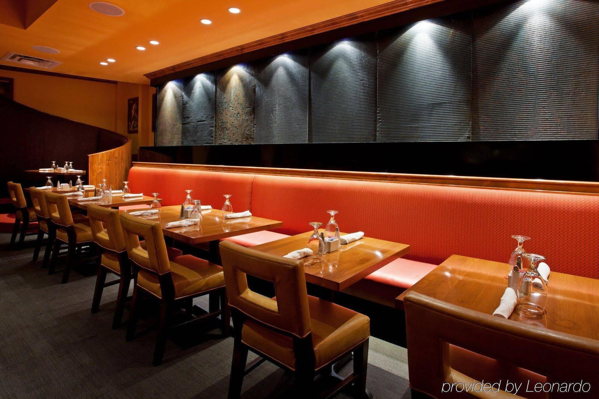 Holiday Inn Detroit Metro Airport By Ihg Romulus Exterior photo