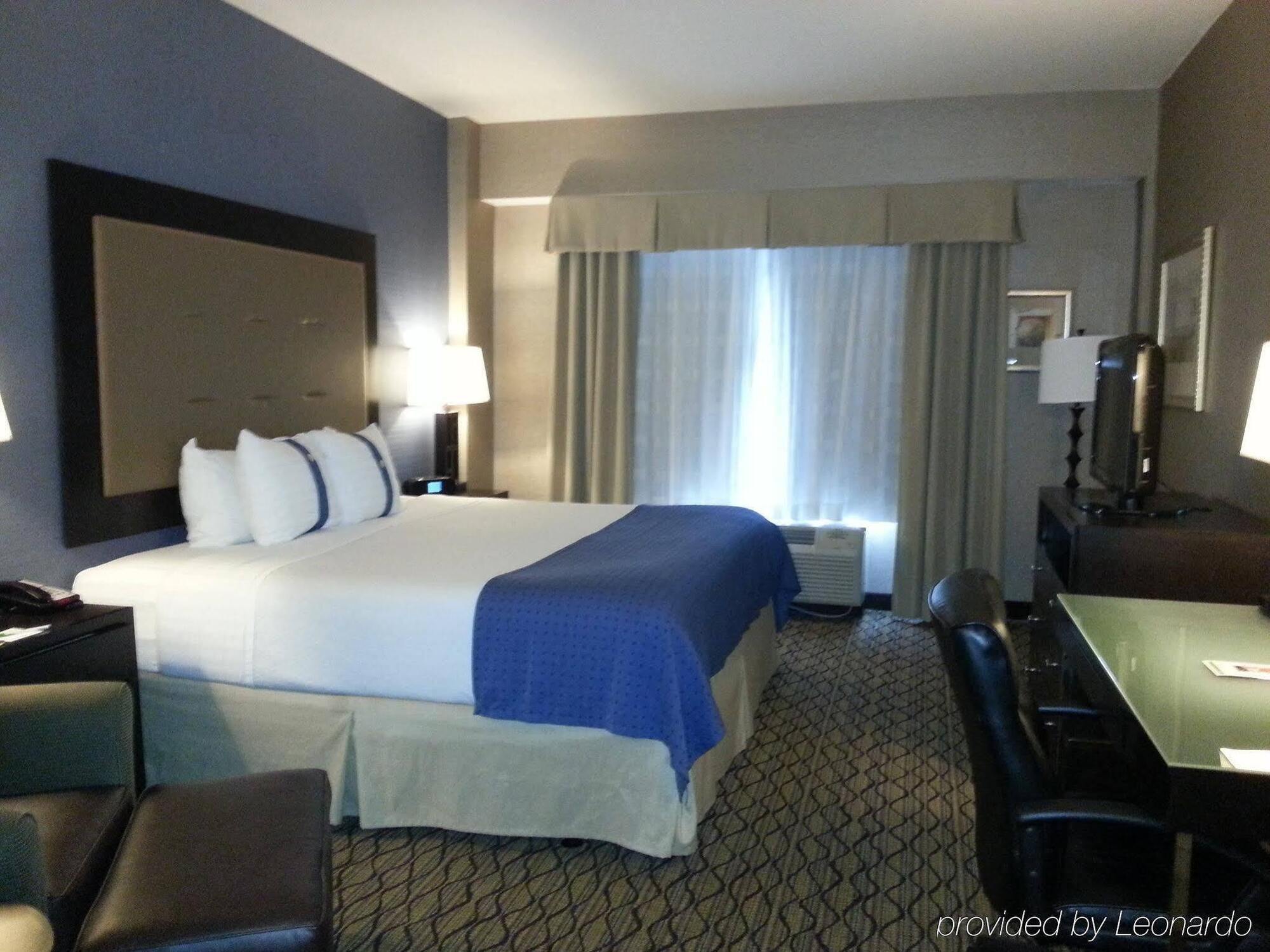 Holiday Inn Detroit Metro Airport By Ihg Romulus Exterior photo